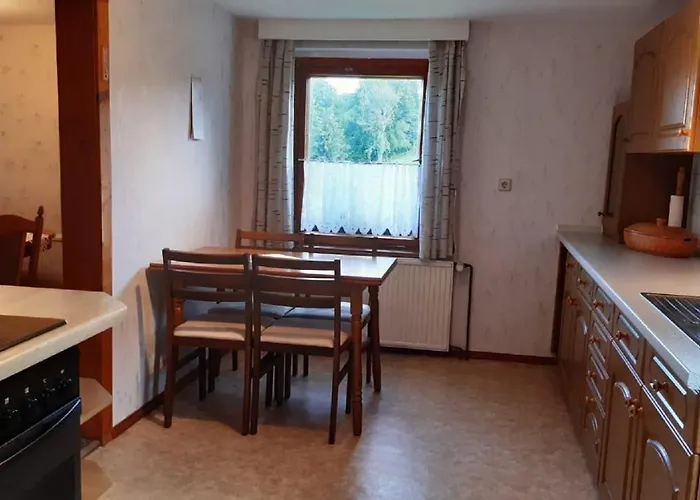 Andrea Hoecherl فولكنشتاين