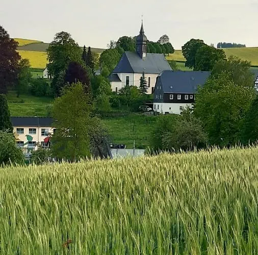 Andrea Hoecherl فولكنشتاين